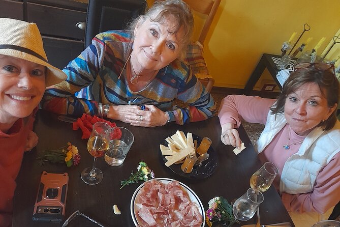 Market Tour and Cooking Class with a Venetian Sailor - Cooking in an ancient Venetian home, not a classroom