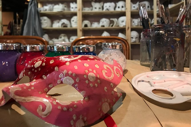 Mask Workshop - Paint Your Own Venetian Mask in Venice, Italy - Making the most of the 1 hour class (and not feeling rushed)