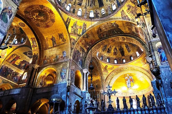 Morning Venice Walking Tour plus St Mark's Basilica Guided Visit - The walking part: from St. Mark’s area toward Rialto