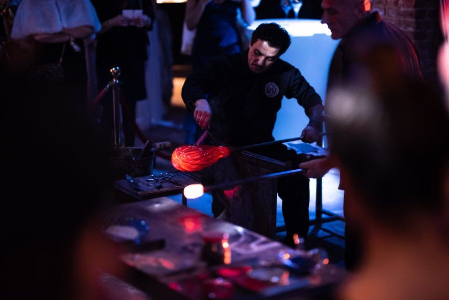 Murano: Glass Blowing Demonstration with Optional Drinks - The 25-minute glass blowing demonstration, what happens and why it feels worth it