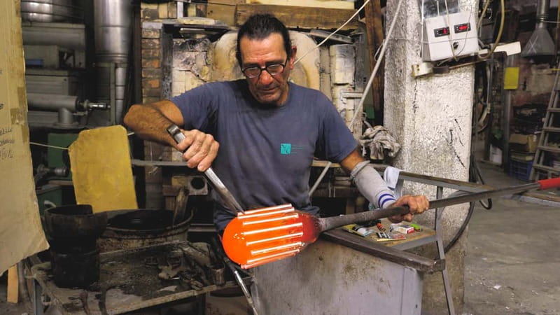 Murano: Glass Blowing Experience at Gino Mazzuccato Factory - Stop 1 and meeting point: what happens before you see glass