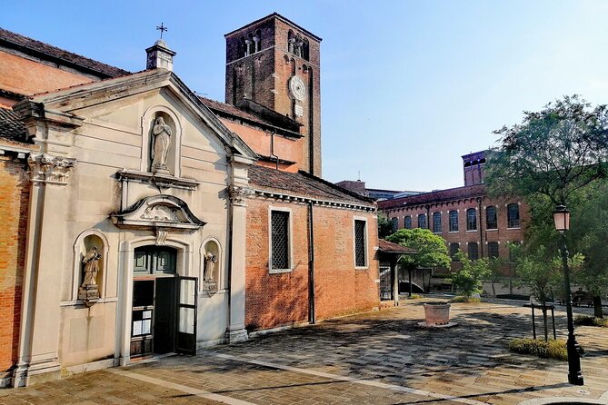Off the Beaten Path Walk in Venice - Campo Santa Margherita and Campo San Barnaba, Two Squares With Two Personalities