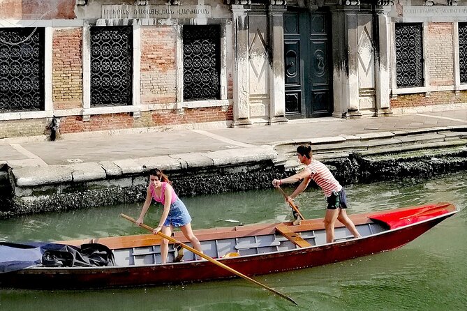 Off the Beaten Path Walk in Venice - Punta della Dogana, Fortune Goddess, and the Three-Layer “Triangle” Scene