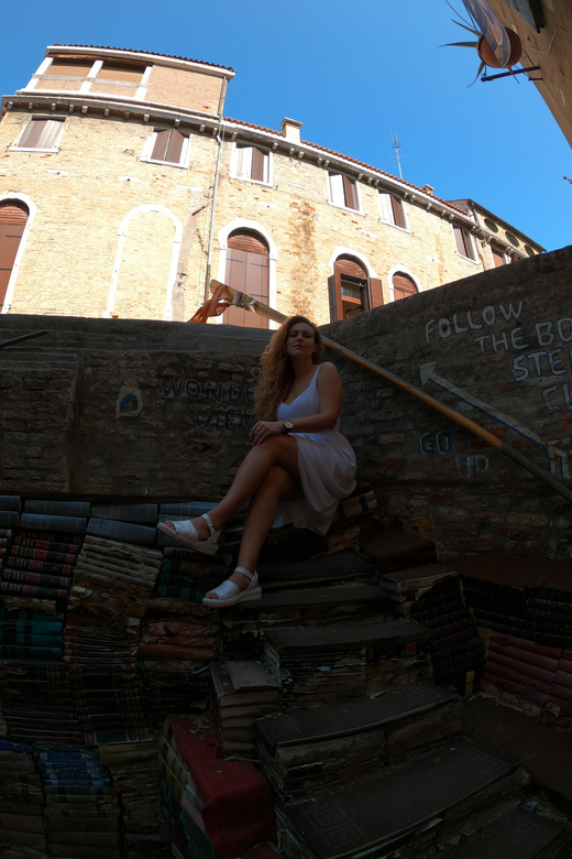 Photo with a professional photographer in Venice - What You Actually Get: 30 Photos, 10 Edited, High-Res Downloads