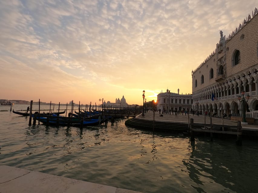 Photo with a professional photographer in Venice - Price and Value: Is $59 a Fair Deal for a Venice Photo Hour?