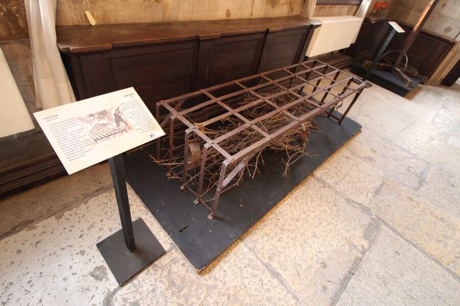 Prisons' Palace: Maleficia, Inquistion torture tools - Prisons’ Palace logistics, right by San Marco