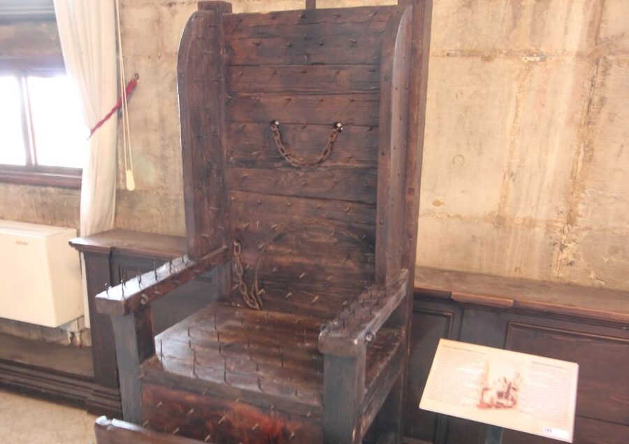 Prisons' Palace: Maleficia, Inquistion torture tools - Who should book this Maleficia visit, and who should skip