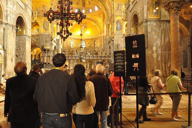Private Best of Venice Walking Tour with St Mark's Basilica - Calle alleys and palazzos: the Venice that is harder to spot alone