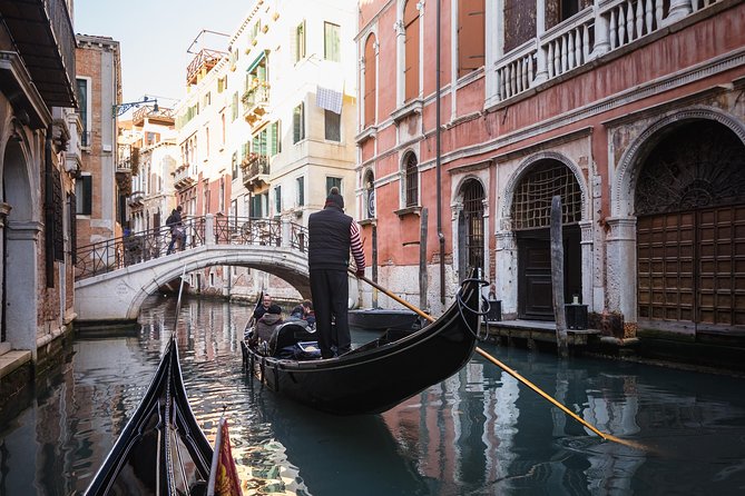 Private Crafted Gondola Ride on the Grand Canal - What to expect from your gondolier: romance, pacing, and the limits of a “driver”
