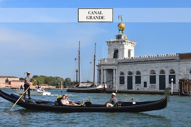 Private Crafted Gondola Ride on the Grand Canal - Ai Choristi and the Teatro La Fenice area: plan for a walk after the boat