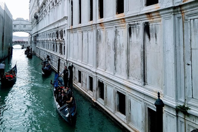 Private exclusive Venice and Murano guided tour - Why a private foot and boat plan works in Venice