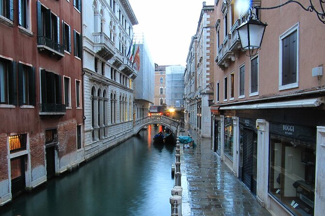 Private Full Day Tour from Milan to Venice with local tour guide and fast train - Ponte della Costituzione: the bridge stop with engineering trivia