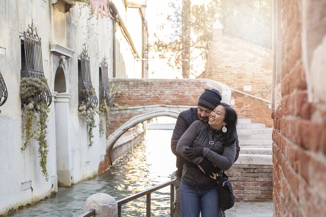 Private Gondola Ride and Photoshoot - Stop 3: Rialto Bridge for Iconic Venice Finishing Shots