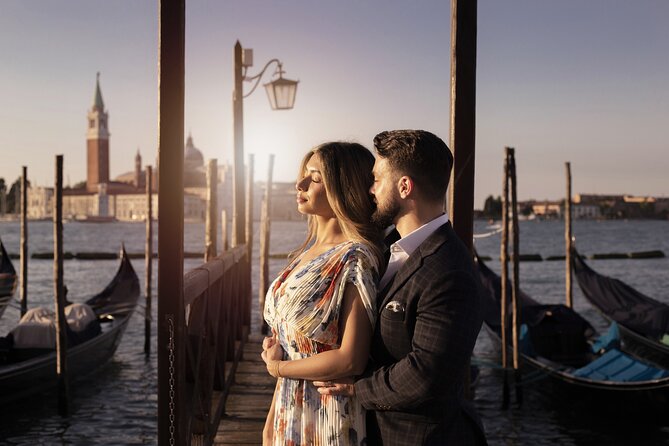 Private Gondola Ride and Photoshoot - Edited Photo Delivery: Secure Online Sharing, Not a Random Link