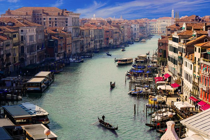 Private Gondola Ride in Venice - Gondolier style matters: banter, singing, phones, and how romantic it really feels
