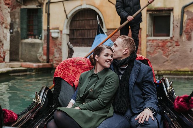 Private Photo Shoot in Venice with Gondola Ride - Why this Venice photo shoot beats DIY selfies