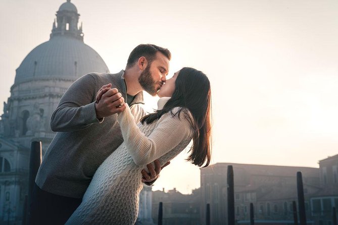 Private Photo Shoot in Venice with Gondola Ride - The photo delivery promise, and what 50 photos really means