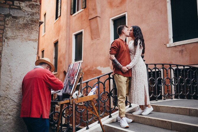 Private Photo Shoot in Venice with Gondola Ride Included - What It Feels Like: Posing Help, Umbrellas, and a Calm Pace