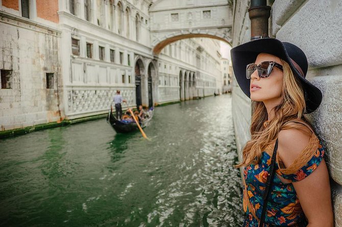 Private Photo Shoot & walking tour - Step Into Model Mode on Venice’s Streets