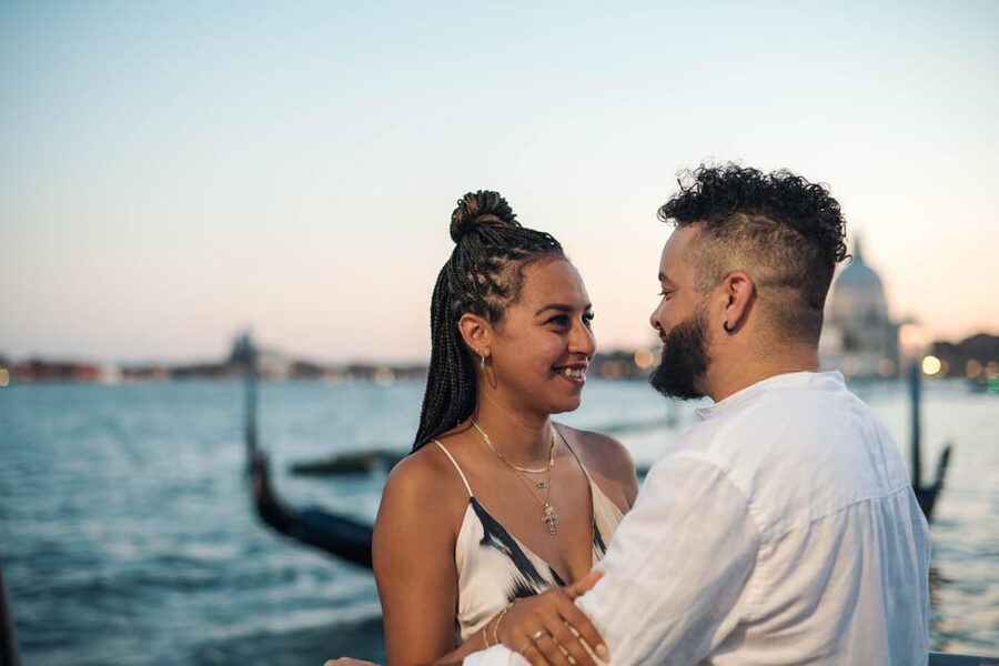 Private Photoshoot of Your Gondola Ride in Venice - Price and value: what $368.18 per group really buys you