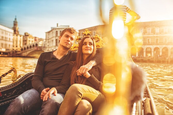 Private Photoshoot on Personal Gondola in Venice - How posing advice and a skilled photographer change everything