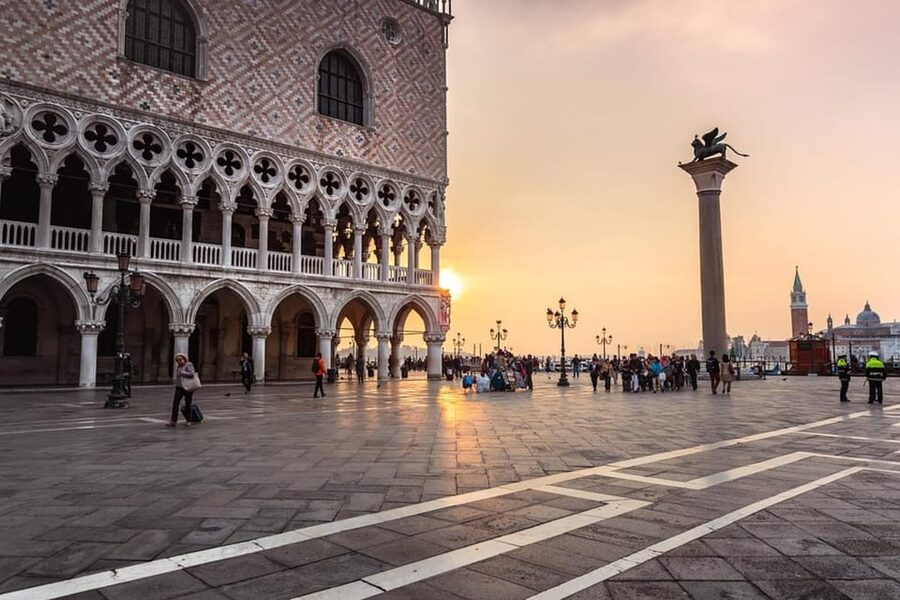 Private Saint Marks square and the Highlights of Venice - St Mark’s Campanile and Basilica exteriors, with photo-stop focus