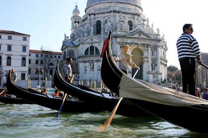 Private Tour: Venice Gondola Ride with Serenade - The magic ingredient: the serenade timing and vibe