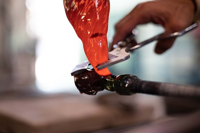 Private Tour: Venice Walk, Gondola, and Private Boat Tour ending on Murano Island with Venetian Lunch and Glass Factory Visit - Guides, flow, and why “handoff” can affect your feel