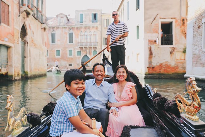 Private Vacation Photography Session with Local Photographer in Venice - Meeting a Local Photographer, Then Warming Up