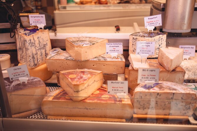 Private Venice Street Food Tour with a Sommelier - Along the Grand Canal: Rialto Bridge Story Time Without the Museum Vibe