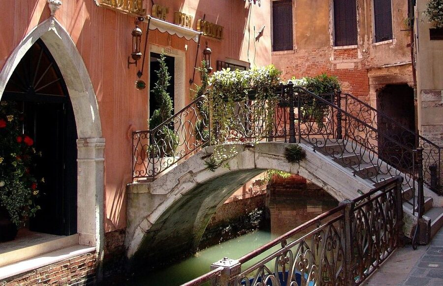 Private Venice Walking Tour and Gondola Ride - The 30-Minute Gondola Ride: How to Get the Most From a Short Time
