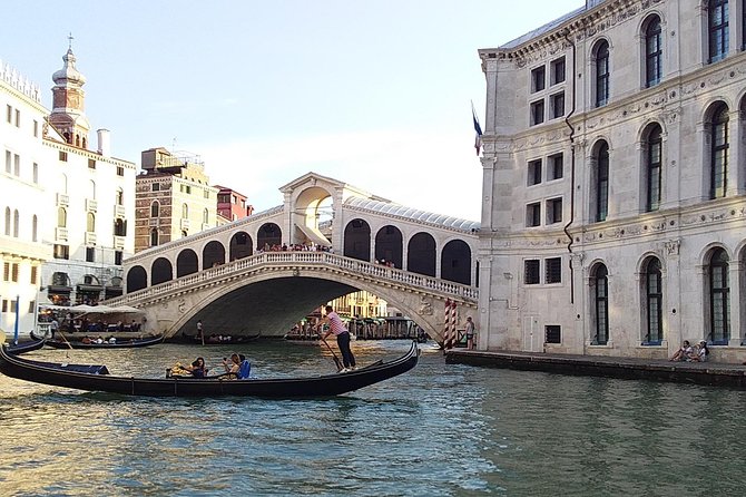 Private Venice walking tour plus Murano island lunch and glass factory visit - Canal Grande viewpoints: short stops that actually help you read the city