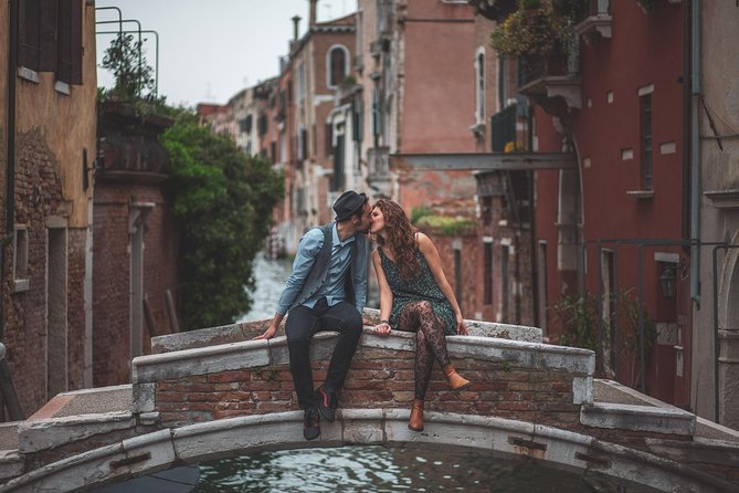 Professional Photographer in Venice, Italy - Meeting at Piazza San Marco, and how the session actually feels