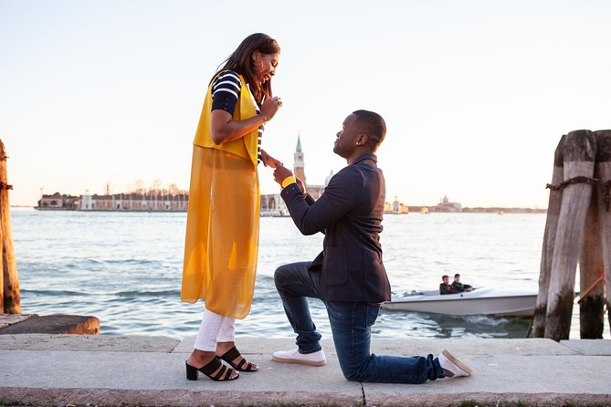 Proposal Photographer in Venice - Grand Canal photo time: water reflections with enough time to get real smiles