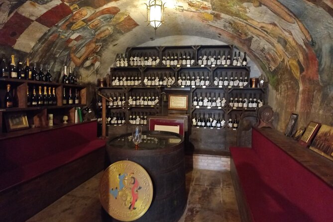 Prosecco Hills Day Trip from Venice & Treviso: 2 Wineries - Second historic winery: four DOCG pours with local snacks