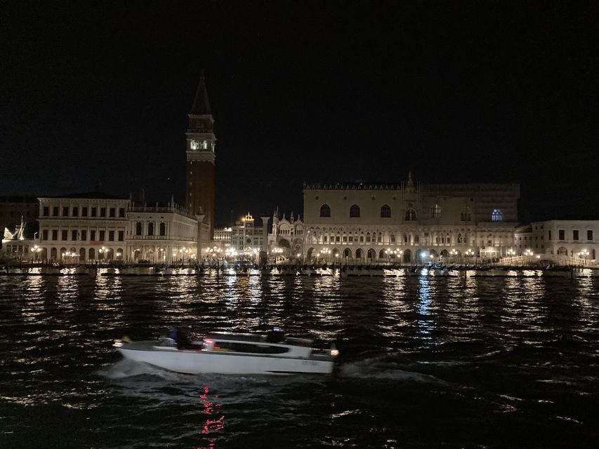 Punta Sabbioni - Venice at Sunset: Boat Tour with Aperitif - Onboard aperitif: Prosecco and biscuits with the light fading