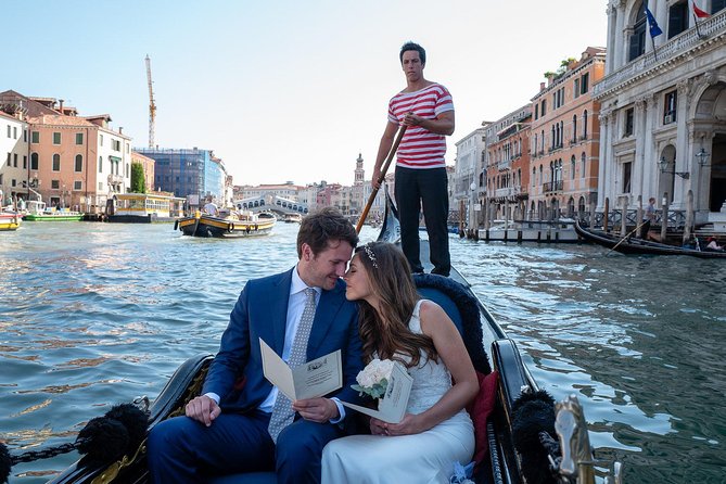 Renew your wedding vows on a romantic gondola - The exact flow, from roses to the gondola at 3:30 pm