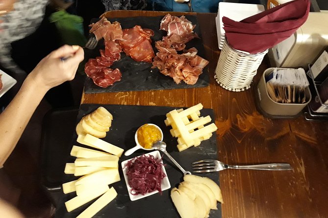Rialto Food Tour and Gelato Tasting with a Local Guide - Ponte di Rialto and the Grand Canal look: the story behind the postcard
