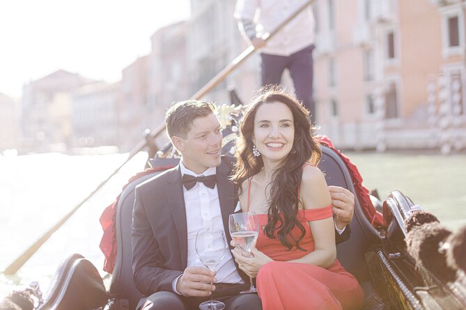 Romantic Photoshoot in Venice - Meeting Point and Ending Location: Easy, But Check the Details