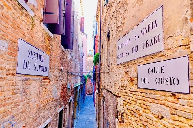 San Polo, Rialto & Frari: 2-Hour Private Walking Tour in Venice - Stop 1: Ponte di Rialto, the Venice people recognize