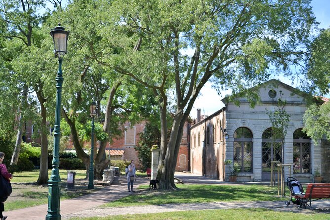 Secret Gardens of Venice Walking Tour - Spazio Thetis: a hidden green oasis with modern sculpture views