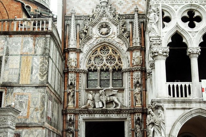 Skip the line Doge's Palace Guided Walking Tour in Venice - Bridge of Sighs and the Prison Wing Story