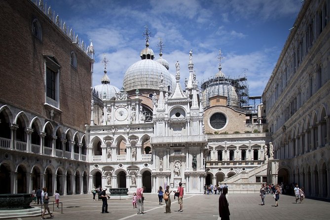 Skip the line Doge's Palace Guided Walking Tour in Venice - Pacing, Group Size, and Stairs You Should Expect