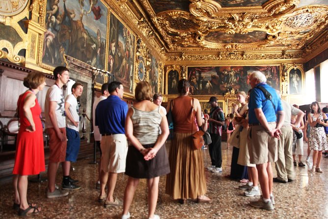 Skip-the-Line: Doge's Palace & St. Mark's Basilica Fully Guided Tour - Guides and audio headsets: how it stays clear in a loud place