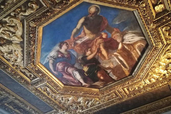 Skip-the-Line Venice Private Tour Including St Mark Doges Palace & Gondola Ride - Why St Mark’s Square is the fastest way to get your bearings