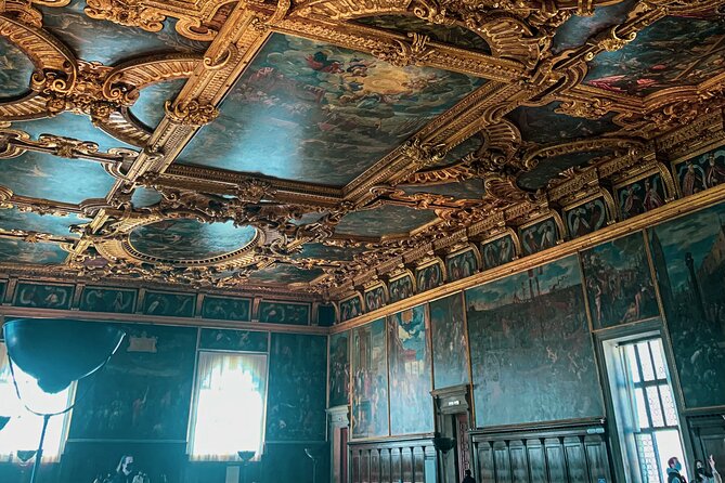 Small-group Doge's Palace Skip-the-line Tour - The Prison Side: Where Venetian Power Turns Dark