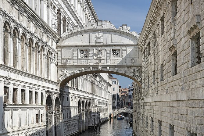 Small-group Doge's Palace Skip-the-line Tour - Meeting Point at San Marco: Where to Stand and What to Watch For