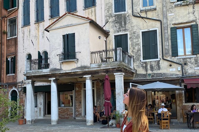 Small Group Tour Historical and Charming Venice Jewish Ghetto - Meet Lucia, the small-group format, and the “ask anything” vibe