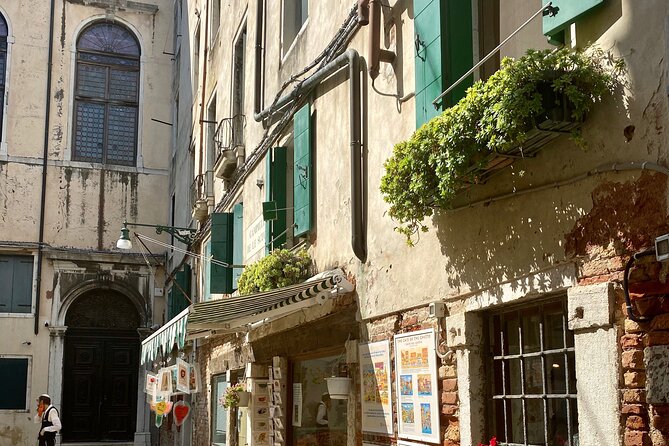 Small-Group Walking Tour of the Jewish Ghetto in Venice - Pace, walking style, and who might be happiest with this format