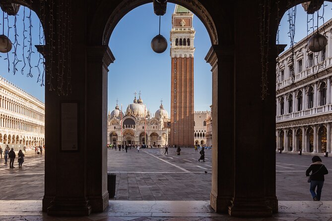 St. Mark Basilica: The Shining Cathedral Tour - 3 Basilicas Pass - Inside San Marco: How the Guide Helps You See the Golden Basilica